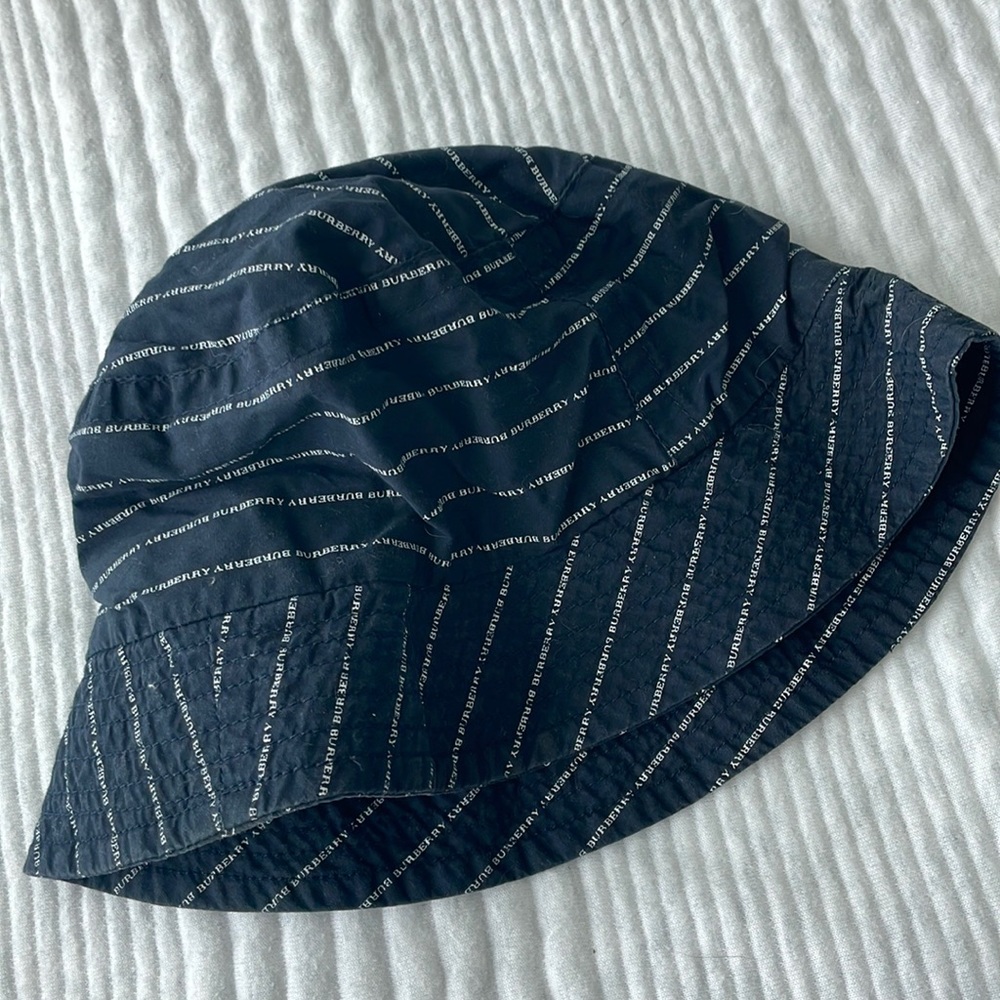 Burberry bucket hat